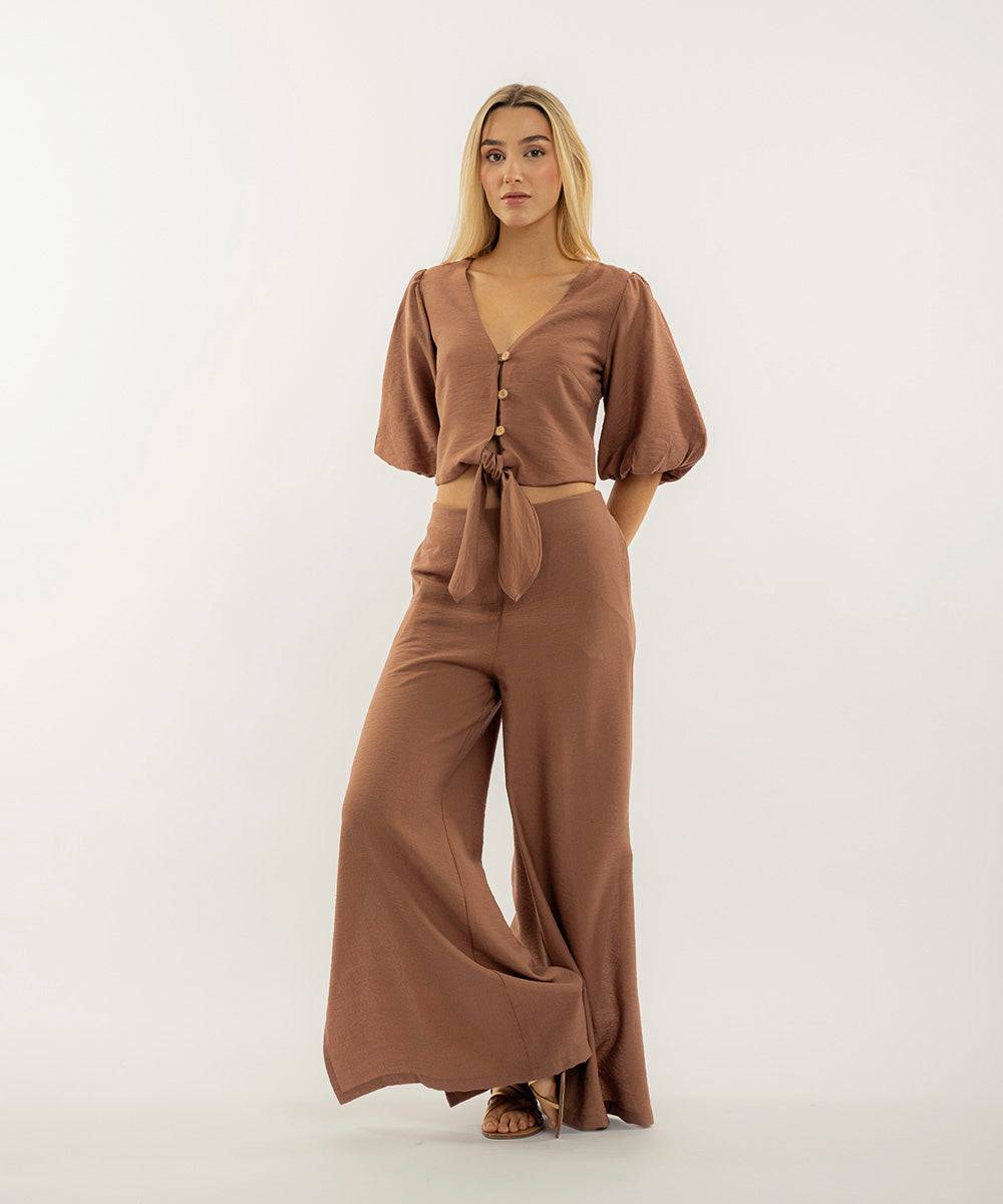 Pantalón con elástico CARAMELO 0AT1144500006-8 para mujer en tono marrón, diseño holgado y tiro alto, ideal para looks casuales y cómodos.