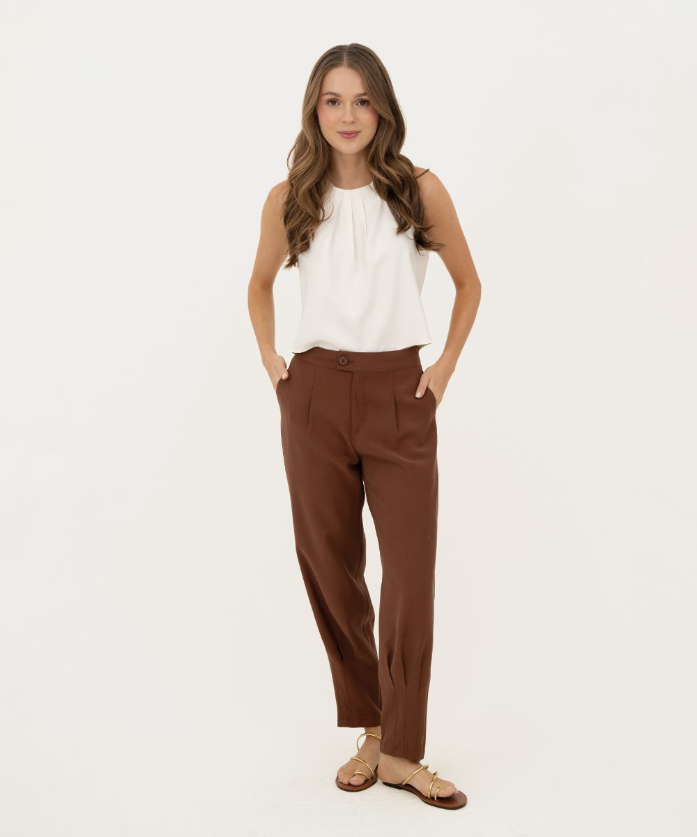 Pantalón pliegues en bota Chocolate