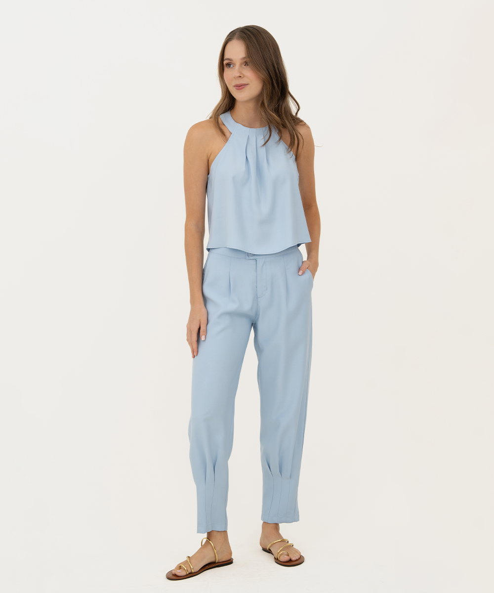 Pantalón pliegues en bota Azul Cielo