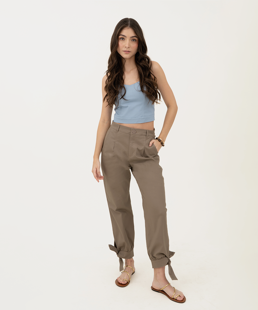 Pantalón con nudos en botas Camel