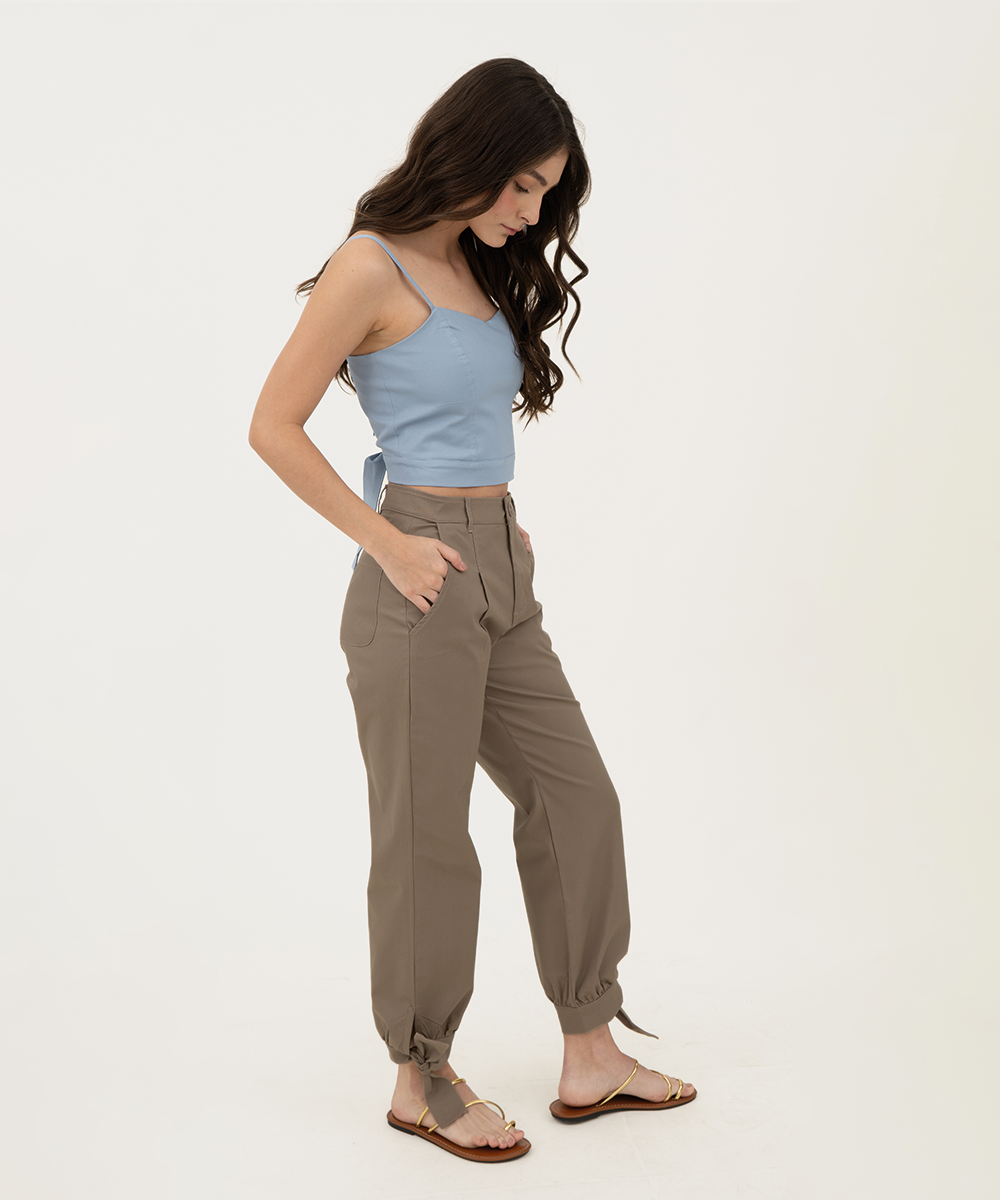 Pantalón con nudos en botas Camel