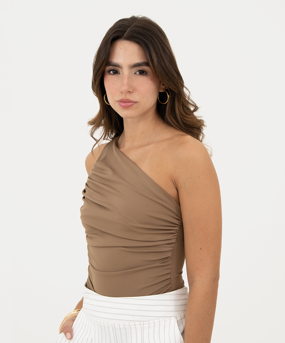 Body asimétrico drapeado Camel