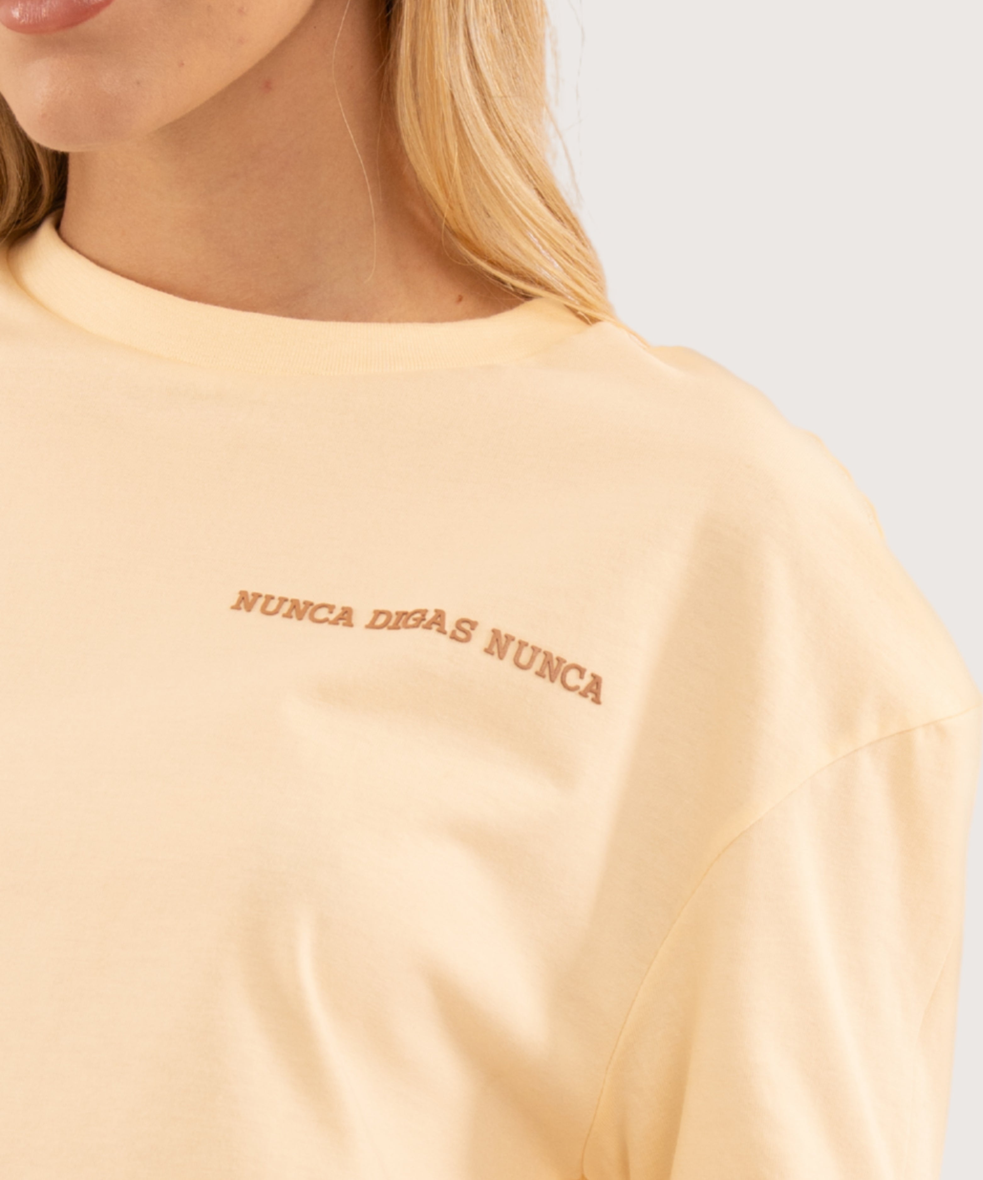 Camiseta oversize crop AMARILLO PASTEL