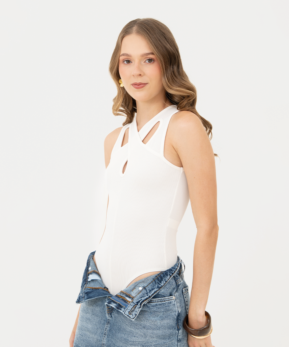 Body con diseño en escote Marfil