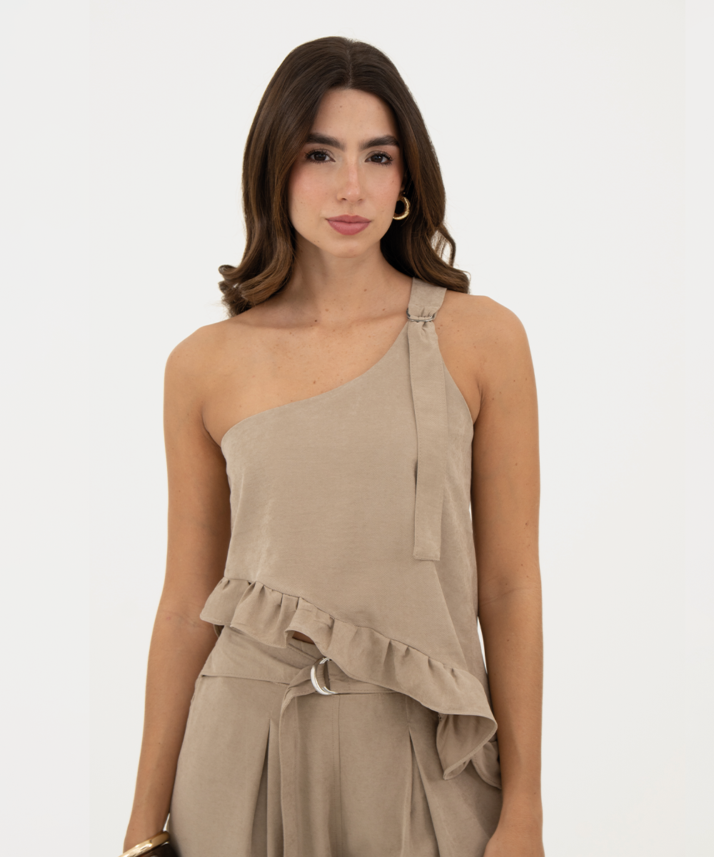 Blusa asimétrica con hebilla Camel
