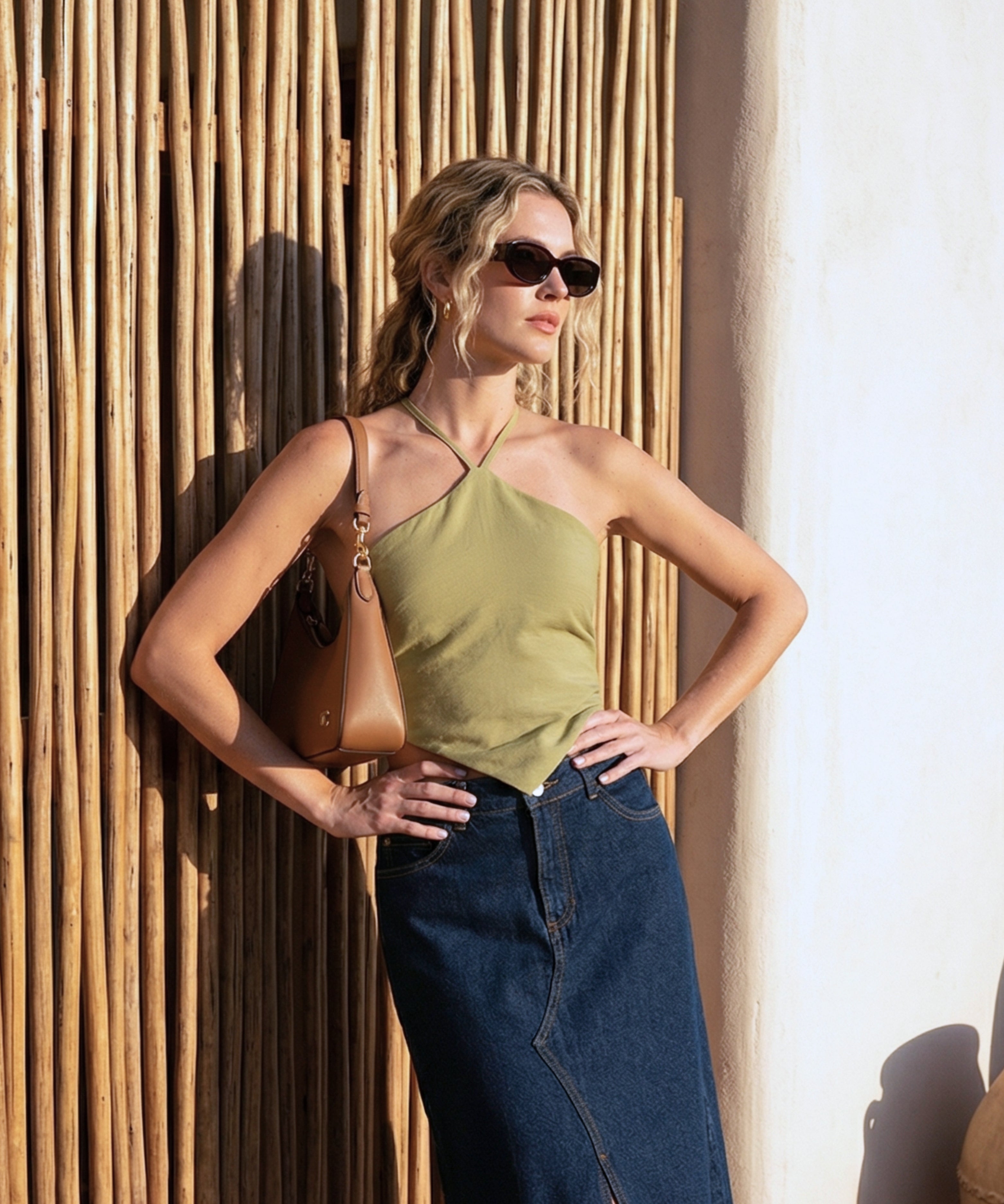 Blusa asimétrica halter VERDE OLIVA