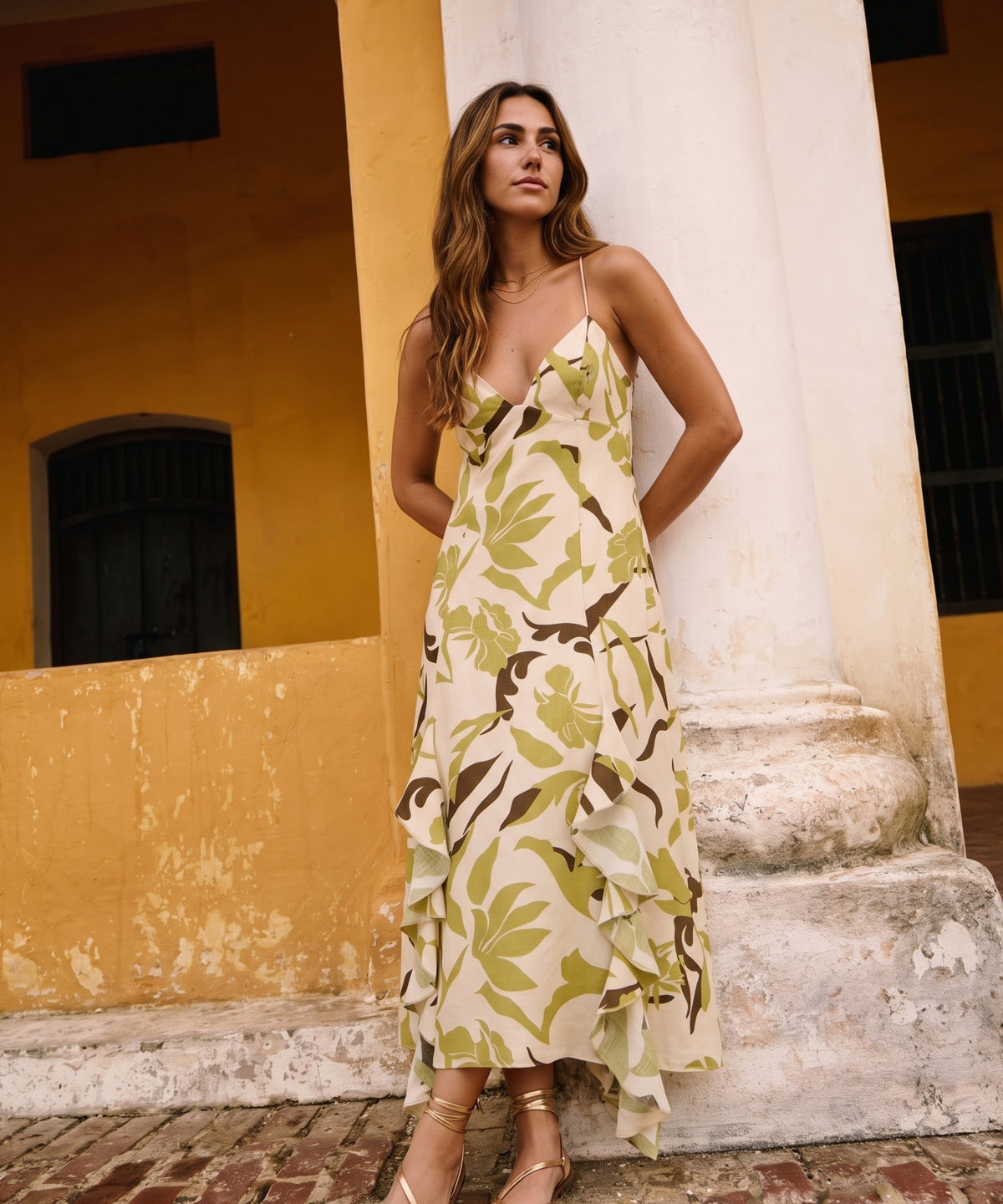 Vestido de copa con cortes Verde Oliva