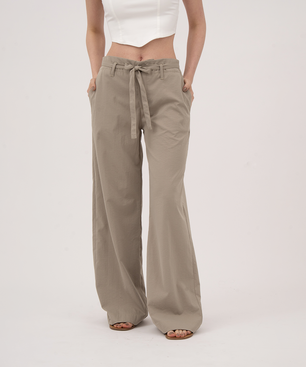 Pantalón con cinturón VERDE OLIVA